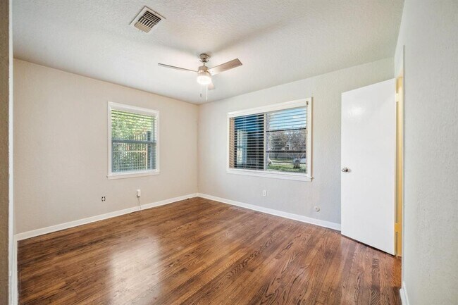 Building Photo - 4701 Frontier Dr
