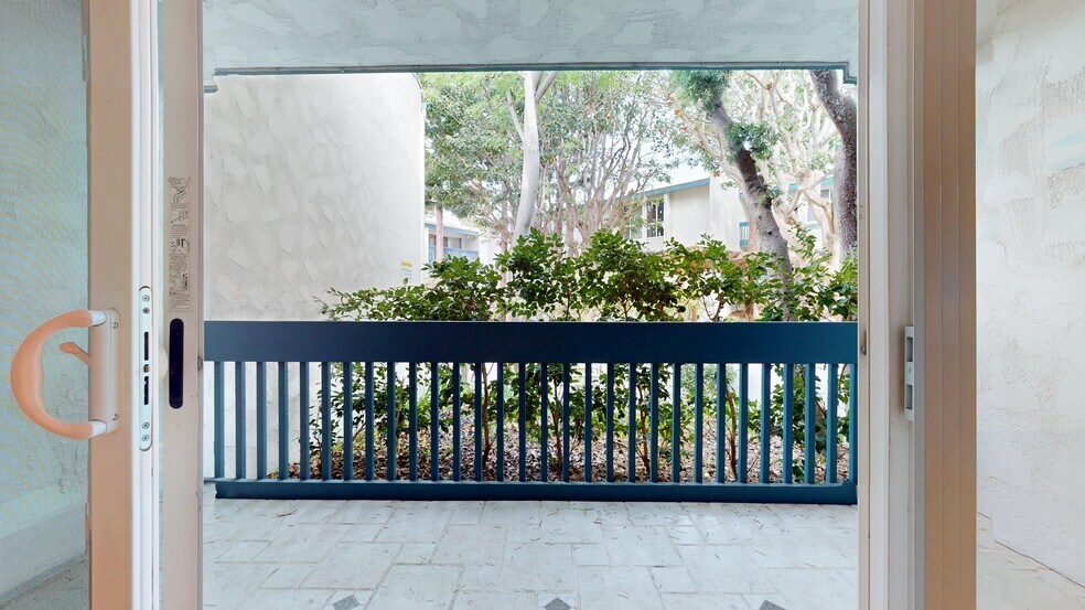 Building Photo - 902 Camino Real