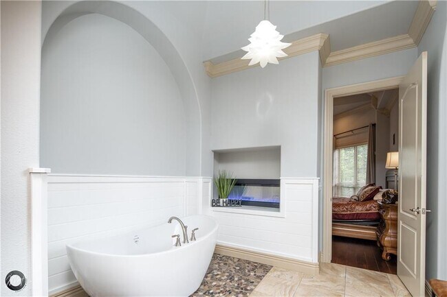 Building Photo - 5106 S Sloan Cir