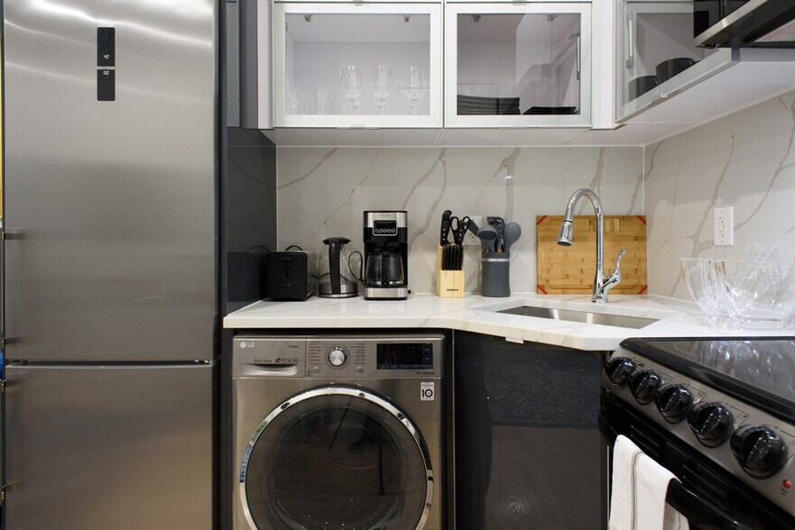 Building Photo - 315 E 78th St