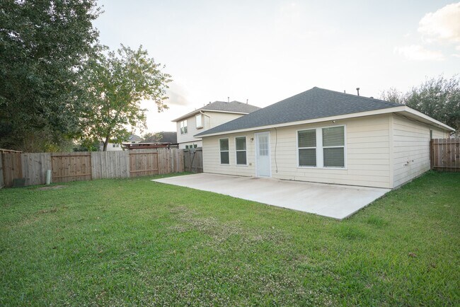 Building Photo - 7843 Crescent Village Ln