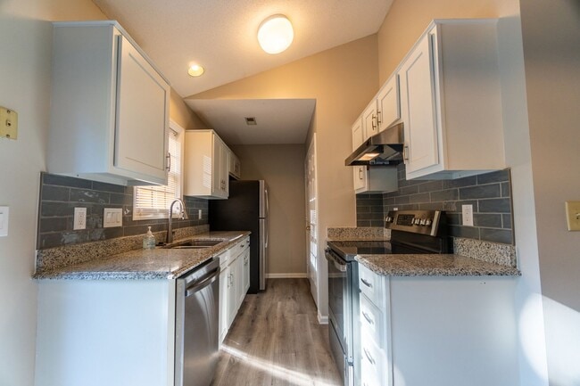 Building Photo - Beautiful 3 Bed 2 Bath home located in Greensboro!