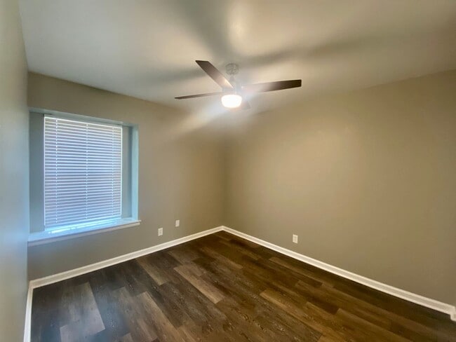 Building Photo - Adorable remodeled home 3 bedroom 2 bath i...