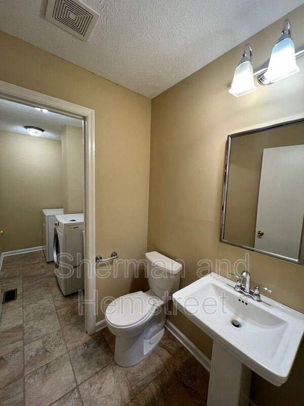 Building Photo - 1113 Highview Ave