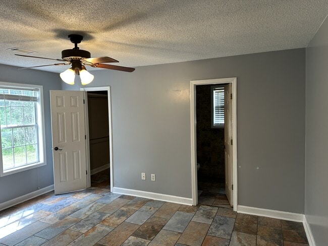 Building Photo - 3205 Turtle Creek Rd