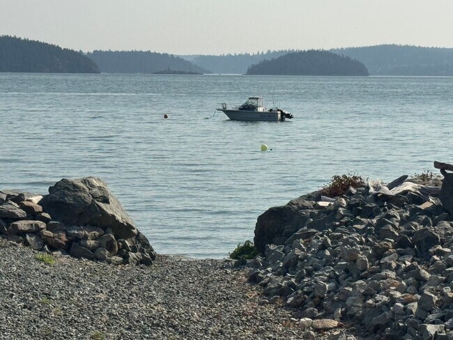 Building Photo - 3 Bed, 2 Bath in Anacortes WATER VIEW and ...