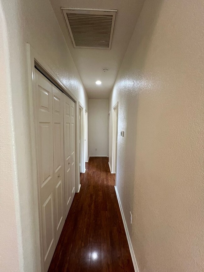 Building Photo - 3 BEDROOM HOME IN THE FOOTHILLS!