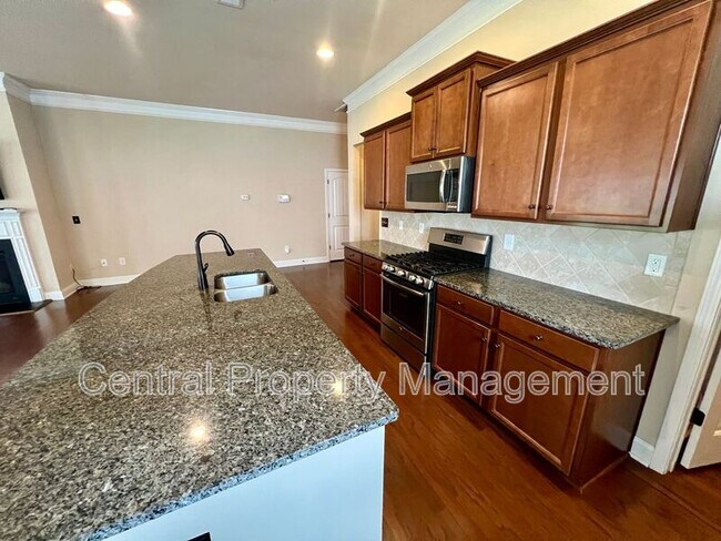 Building Photo - 208 Evansdale Way