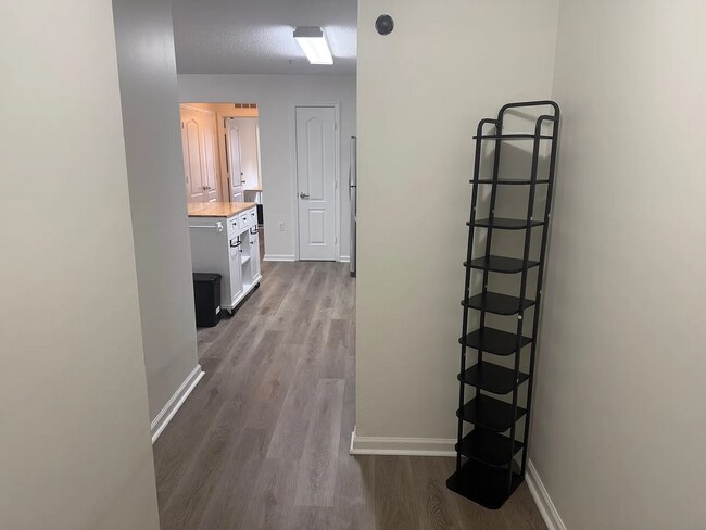 Building Photo - 3 Bed / 3 Bath Condo with Amenities on the 1ST Floor!