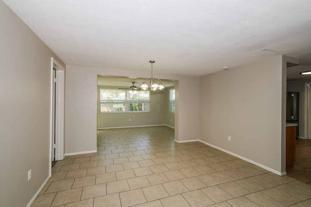 Building Photo - 10933 Felsdale Ave