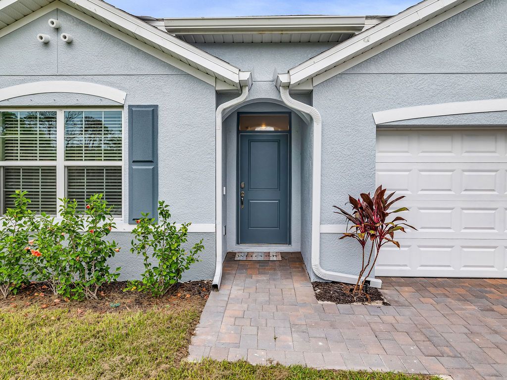 Building Photo - 1048 Adalia Terrace