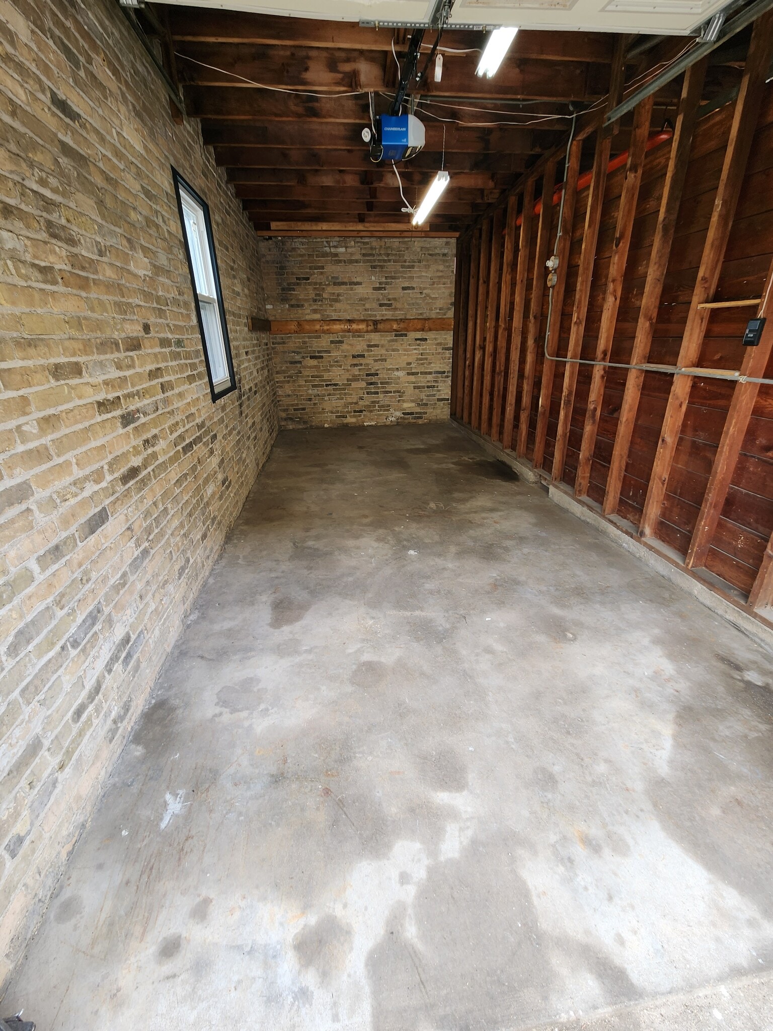 Garage 1 - 207 N 6th St