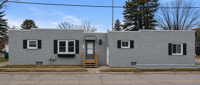 Building Photo - 2718 E Grand River Ave