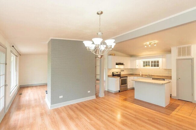 Building Photo - 203 Hathaway Dr