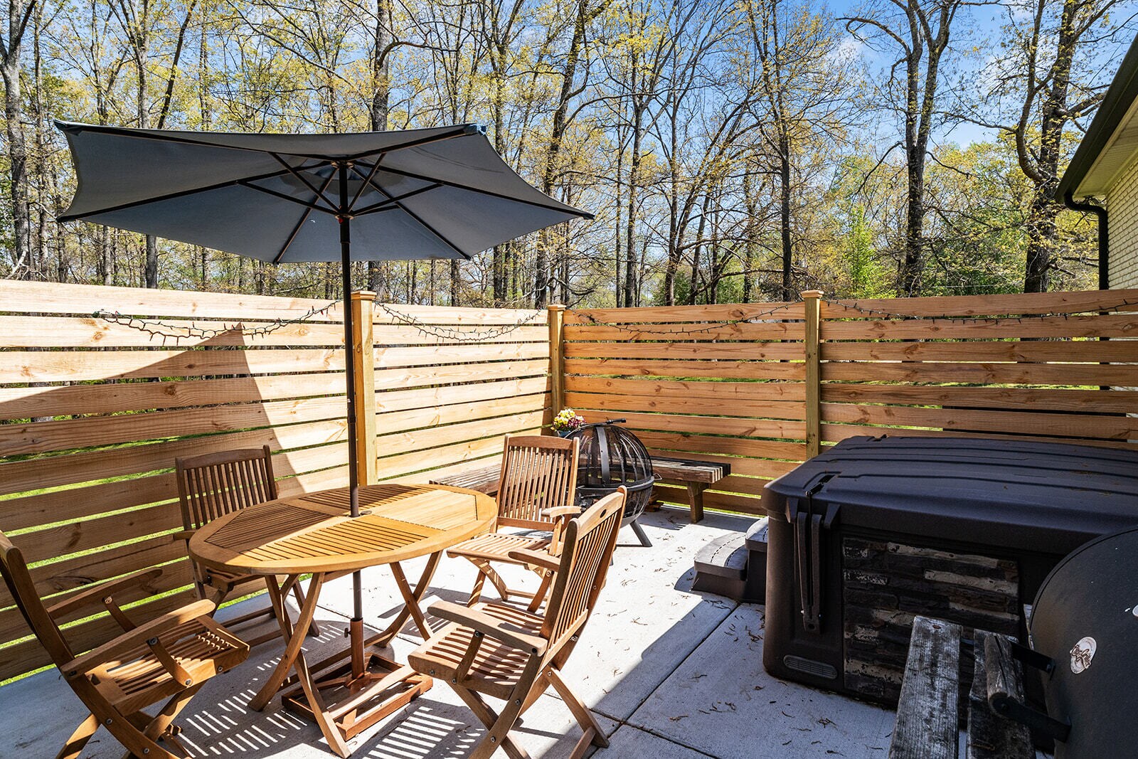 Building Photo - 358 Twin Oaks Dr