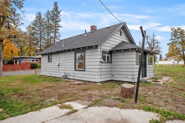 Building Photo - Charming Garland Area Home!