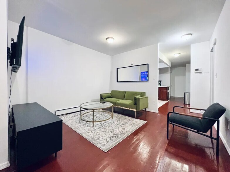 Primary Photo - Furnished room/NOT APARTMENT
