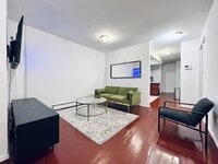 Building Photo - Furnished room/NOT APARTMENT