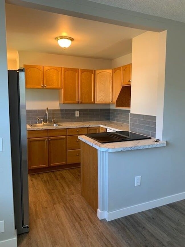 Building Photo - 3 bd., 2 bath remodeled Duplex