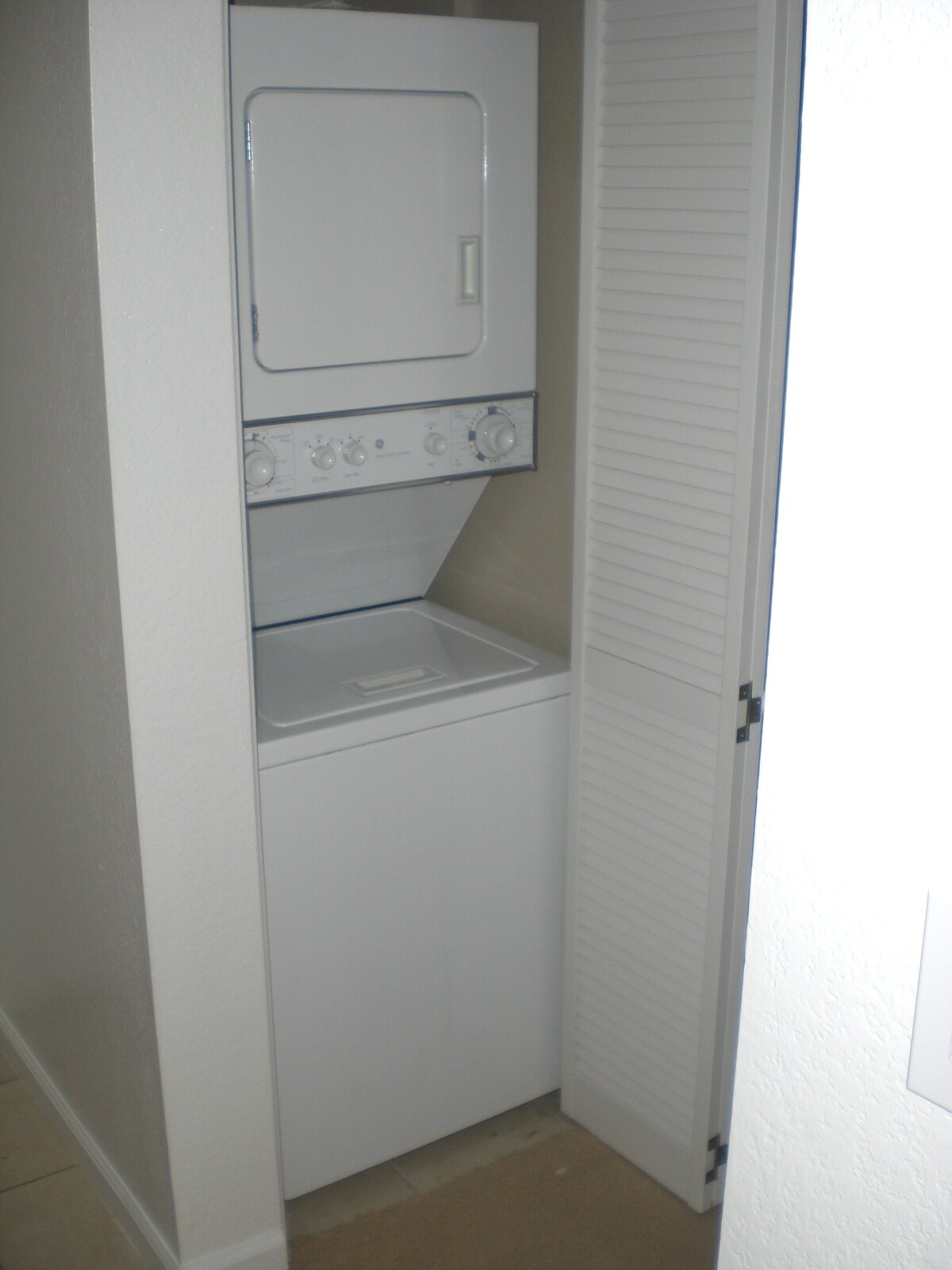 In unit washer/dryer - 3520 Lebon Dr