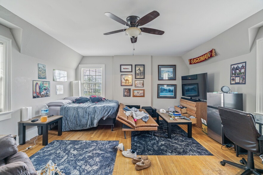 Building Photo - 1606 Laurel Ave