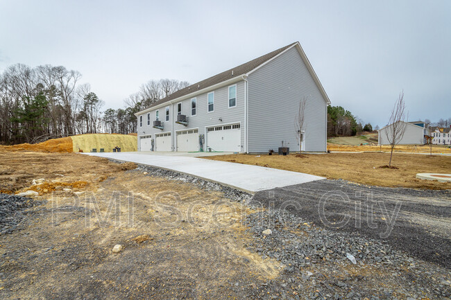 Building Photo - 1901 Cypress Ln