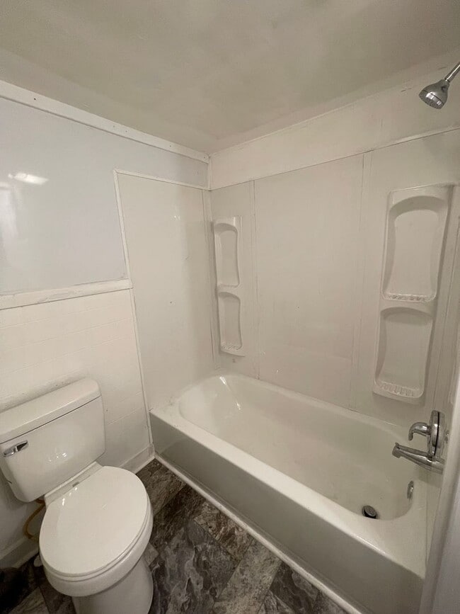 Building Photo - Charming, Two bedroom, One bathroom house in Columbia!