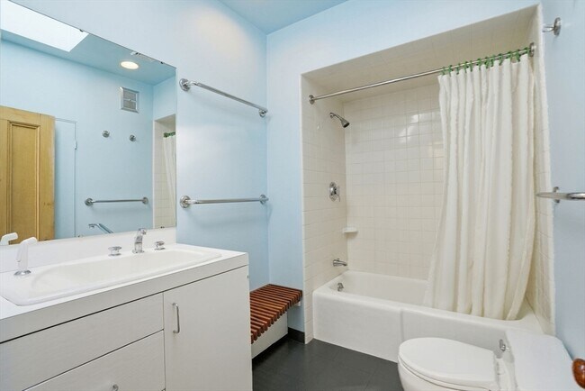 Building Photo - 150 W Concord St