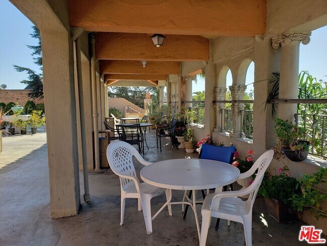 Building Photo - 5640 Franklin Ave