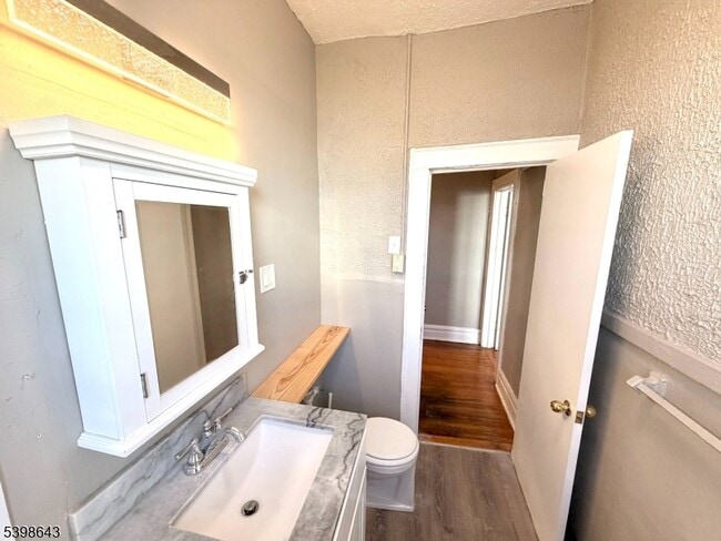 Building Photo - 16 Irving St