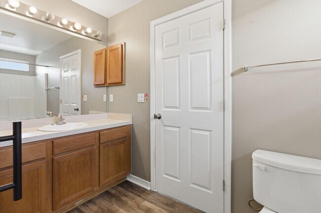 Building Photo - 122 Nivana Dr