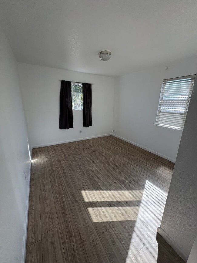 Building Photo - Spacious 4 bed/3 bath in Elk Grove 95624 M...