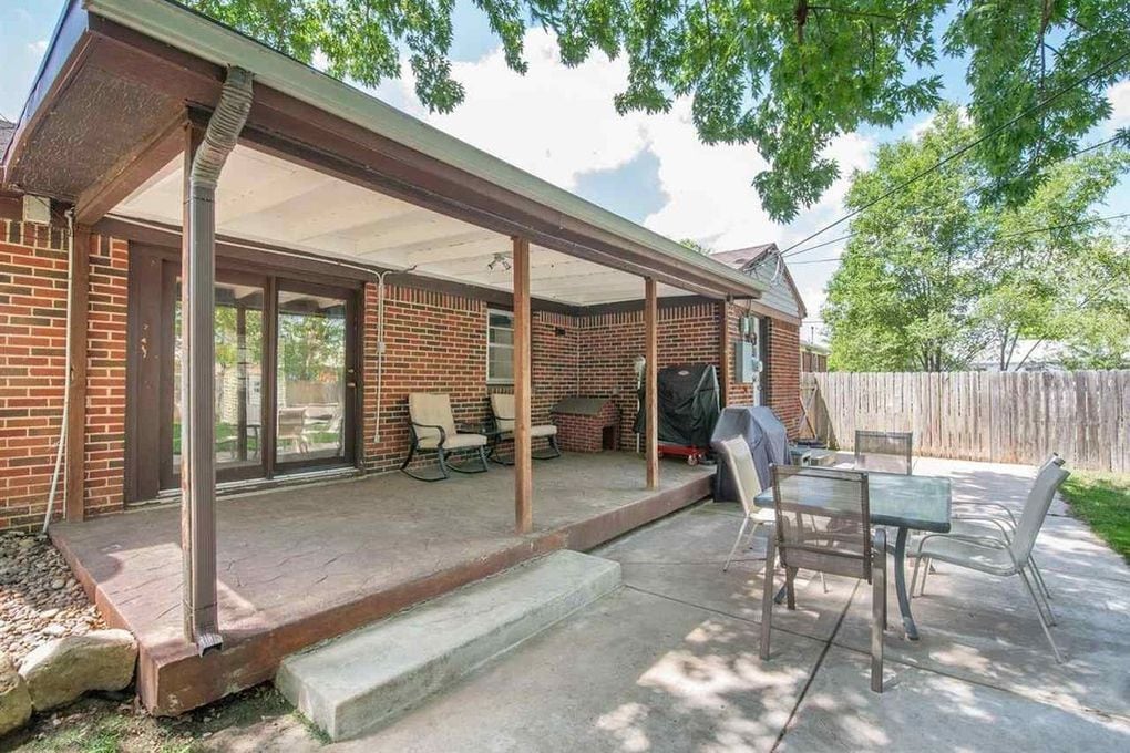 Building Photo - 368 N Hillcrest St