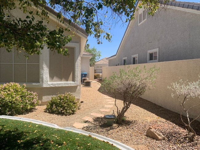 Building Photo - Gated Meticulous Summerlin Home