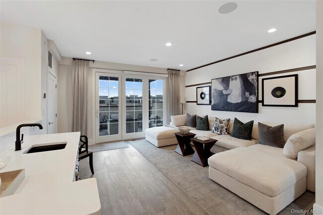 Building Photo - 350 Horseman Blvd