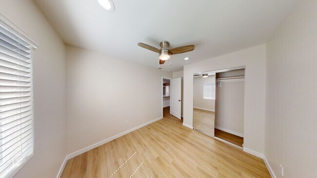 Building Photo - 5BD/2BA on Ewing!!