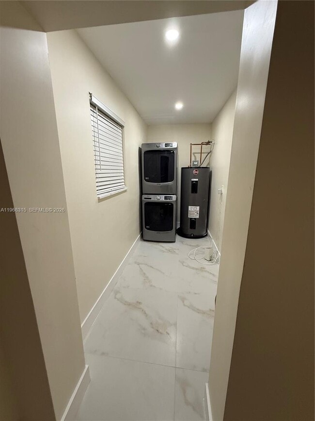 Building Photo - 951 NE 50th Ct