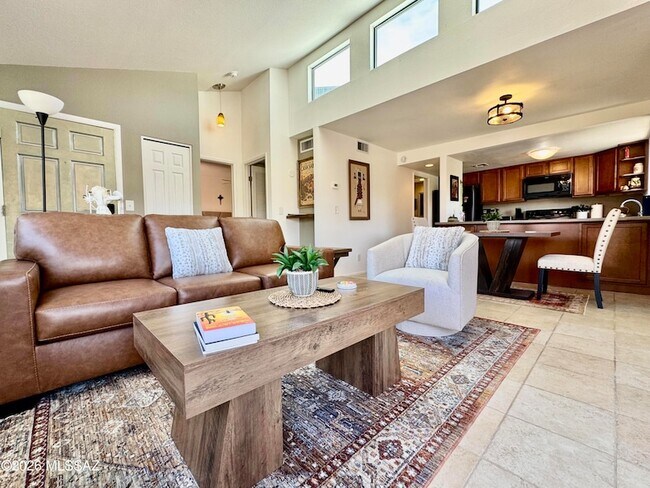 Building Photo - 5051 N Sabino Canyon Rd