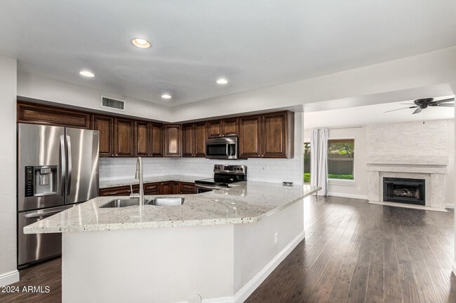 Building Photo - 15824 N 57th St
