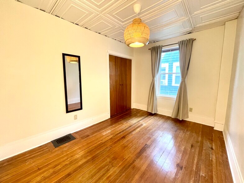 Bedroom 2 - 42 Summer St
