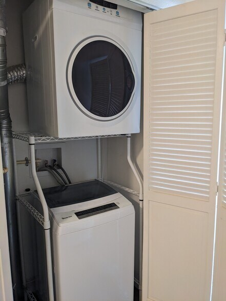 Building Photo - 3118 E MARIETTA AVE APT 2