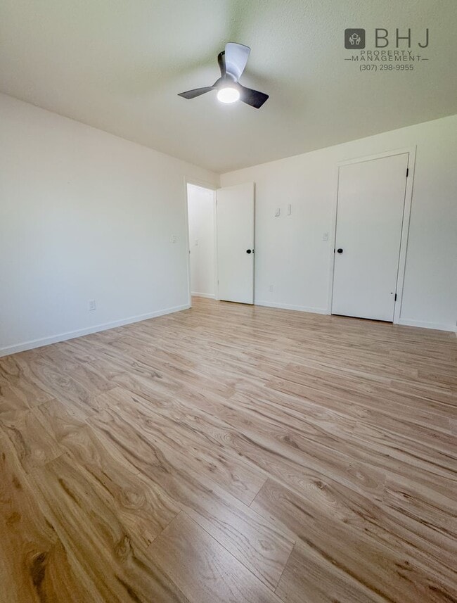Building Photo - Dog Friendly 2 bed/ 1 bath HOUSE for Rent!