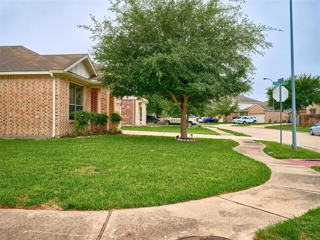 Building Photo - 1426 S Maple Dr
