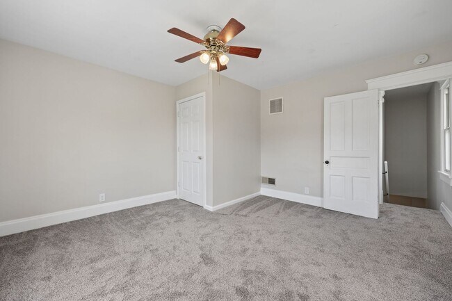 Building Photo - 3 Bed, 1 Bath Home with Fenced Backyard | Fresh Updates Throughout | Newark, OH