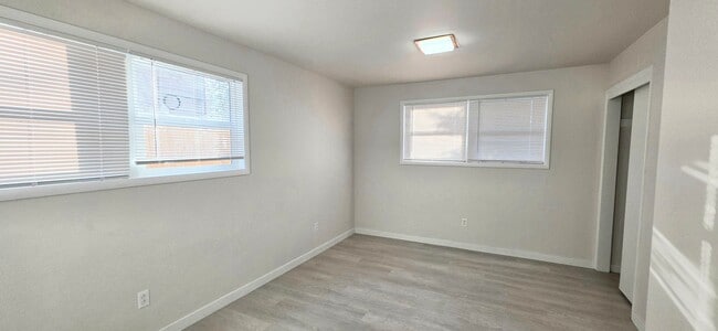 Building Photo - North Seattle/ Shoreline 2 Bedroom + Bonus Room 1BA House