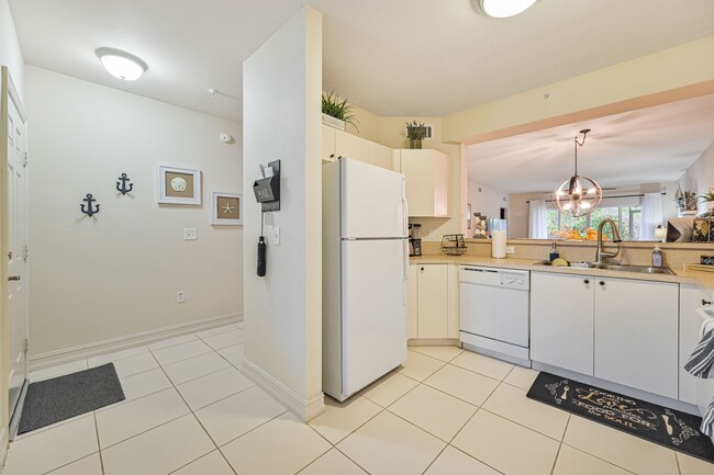 Building Photo - ** Immaculate Blue Heron Sanctuary Condo ~ Available ASAP **