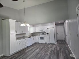 kitchen - 4932 Drayton Rd
