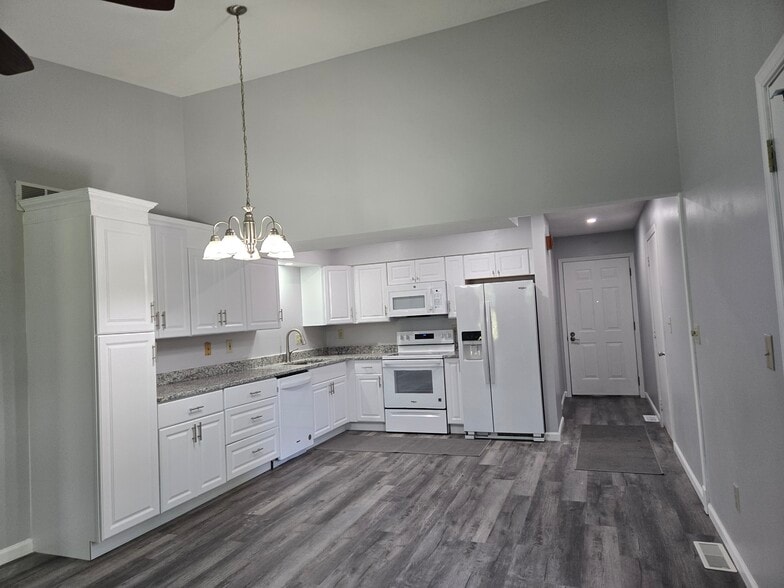 kitchen - 4932 Drayton Rd
