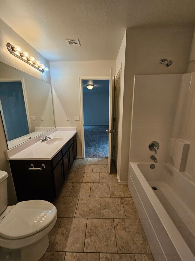 Building Photo - (3) Bed/(2) Bath with Storm Shelter Avail NOW!