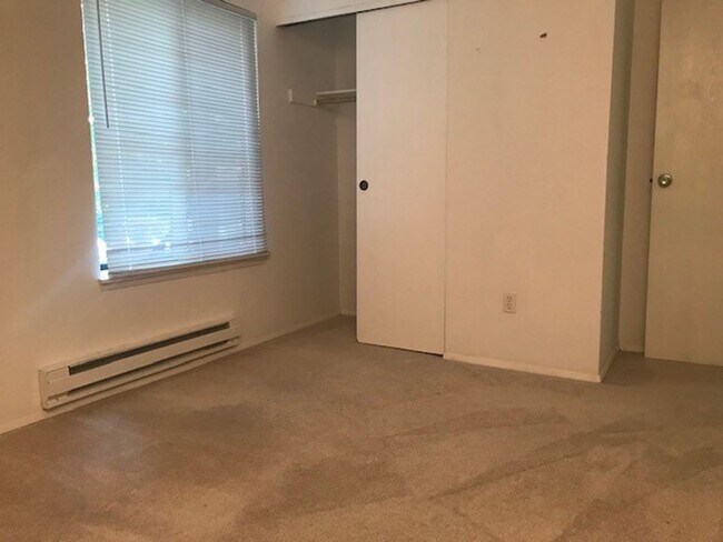 Building Photo - Updated Condo Near Microsoft - Bellevue & ...